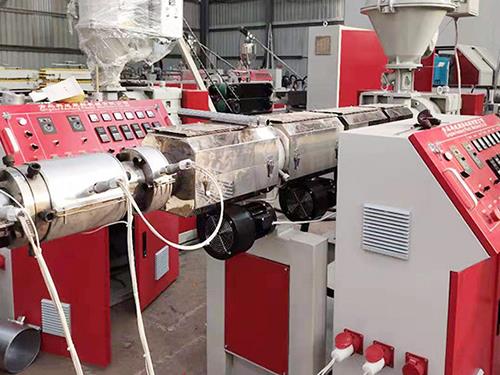 塑料管材設(shè)備的運(yùn)行原理和主要用途有哪些？