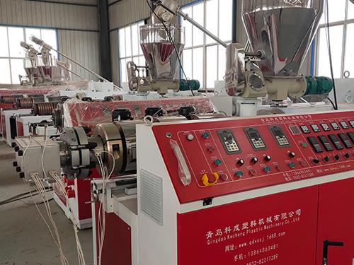 陰陽角線條生產(chǎn)設(shè)備：定制化時代的柔性智能創(chuàng)想平臺