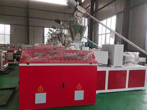 塑料管材生產(chǎn)線(xiàn)：現(xiàn)代流體輸送網(wǎng)絡(luò)的精密締造者